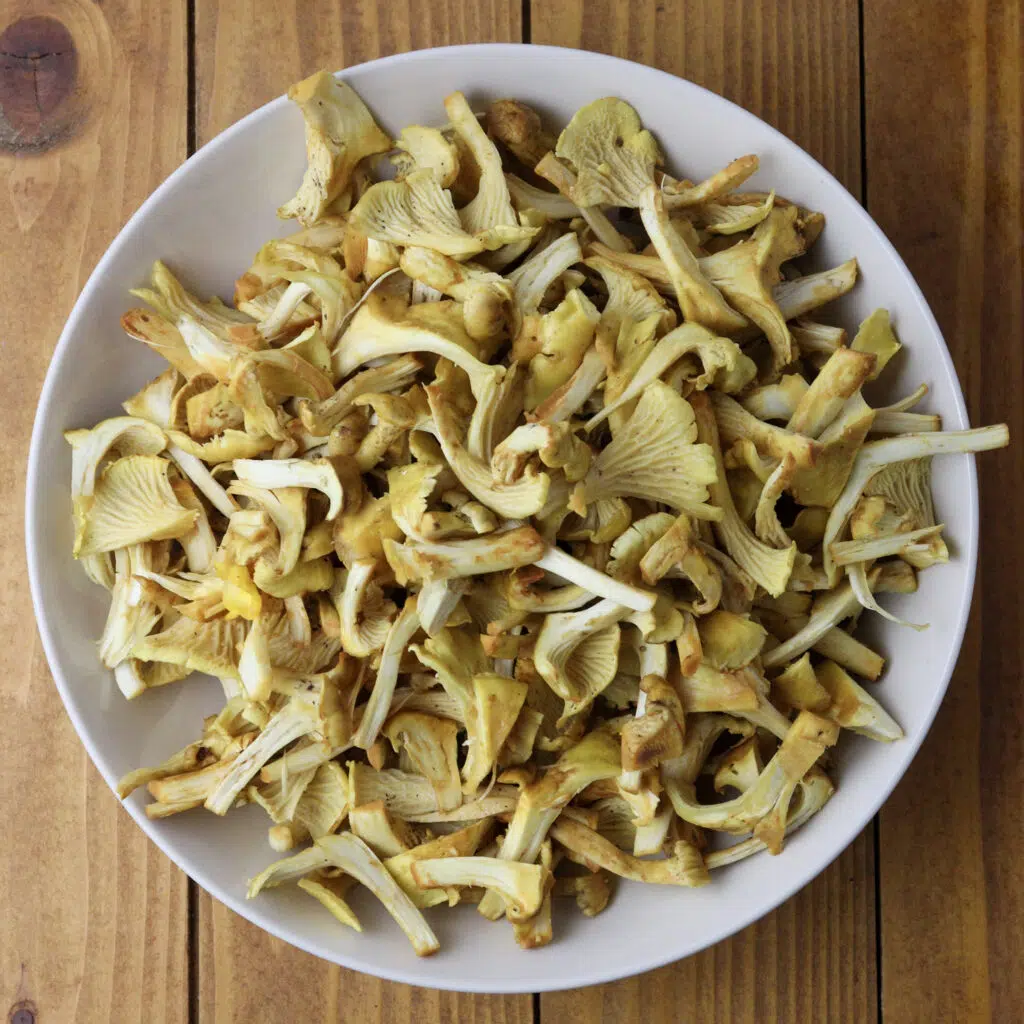 How to clean and slice the chanterelles for bulgur risotto